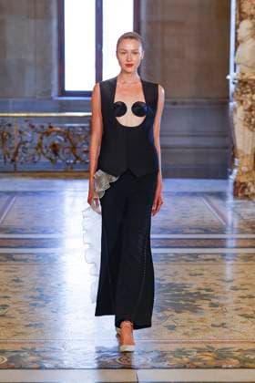 Peet Dullaert Fashion Show Haute Couture Fall Winter 2025 2026 Collection during Paris Fashion Week July 10th, 2025 Peet Dullaert Fashion Show Haute Couture Fall Winter 2025 2026 Collection , during Paris Fashion Week July 10th, 2025 Paris France  Copyright: xAgencex xBestimagexAgencex xBestimagex