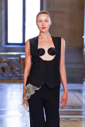 Peet Dullaert Fashion Show Haute Couture Fall Winter 2025 2026 Collection during Paris Fashion Week July 10th, 2025 Peet Dullaert Fashion Show Haute Couture Fall Winter 2025 2026 Collection , during Paris Fashion Week July 10th, 2025 Paris France  Copyright: xAgencex xBestimagexAgencex xBestimagex