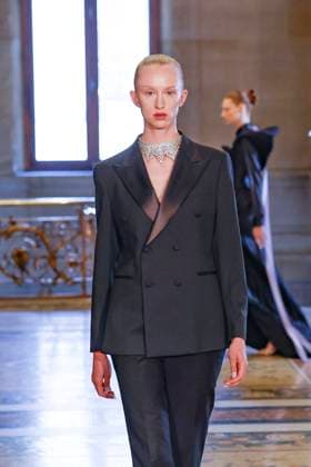 Peet Dullaert Fashion Show Haute Couture Fall Winter 2025 2026 Collection during Paris Fashion Week July 10th, 2025 Peet Dullaert Fashion Show Haute Couture Fall Winter 2025 2026 Collection , during Paris Fashion Week July 10th, 2025 Paris France  Copyright: xAgencex xBestimagexAgencex xBestimagex