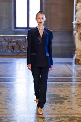 Peet Dullaert Fashion Show Haute Couture Fall Winter 2025 2026 Collection during Paris Fashion Week July 10th, 2025 Peet Dullaert Fashion Show Haute Couture Fall Winter 2025 2026 Collection , during Paris Fashion Week July 10th, 2025 Paris France  Copyright: xAgencex xBestimagexAgencex xBestimagex