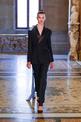 Peet Dullaert Fashion Show Haute Couture Fall Winter 2025 2026 Collection during Paris Fashion Week July 10th, 2025 Peet Dullaert Fashion Show Haute Couture Fall Winter 2025 2026 Collection , during Paris Fashion Week July 10th, 2025 Paris France  Copyright: xAgencex xBestimagexAgencex xBestimagex