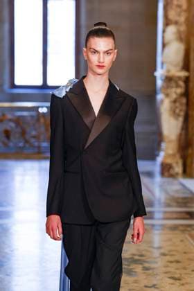 Peet Dullaert Fashion Show Haute Couture Fall Winter 2025 2026 Collection during Paris Fashion Week July 10th, 2025 Peet Dullaert Fashion Show Haute Couture Fall Winter 2025 2026 Collection , during Paris Fashion Week July 10th, 2025 Paris France  Copyright: xAgencex xBestimagexAgencex xBestimagex