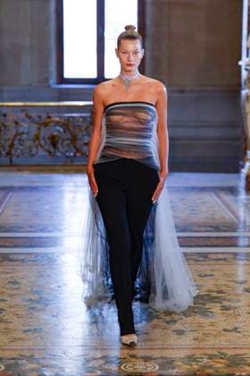 Peet Dullaert Fashion Show Haute Couture Fall Winter 2025 2026 Collection during Paris Fashion Week July 10th, 2025 Peet Dullaert Fashion Show Haute Couture Fall Winter 2025 2026 Collection , during Paris Fashion Week July 10th, 2025 Paris France  Copyright: xAgencex xBestimagexAgencex xBestimagex