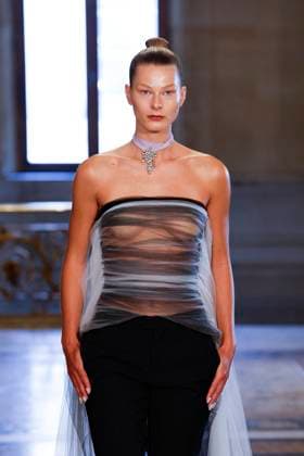 Peet Dullaert Fashion Show Haute Couture Fall Winter 2025 2026 Collection during Paris Fashion Week July 10th, 2025 Peet Dullaert Fashion Show Haute Couture Fall Winter 2025 2026 Collection , during Paris Fashion Week July 10th, 2025 Paris France  Copyright: xAgencex xBestimagexAgencex xBestimagex