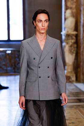 Peet Dullaert Fashion Show Haute Couture Fall Winter 2025 2026 Collection during Paris Fashion Week July 10th, 2025 Peet Dullaert Fashion Show Haute Couture Fall Winter 2025 2026 Collection , during Paris Fashion Week July 10th, 2025 Paris France  Copyright: xAgencex xBestimagexAgencex xBestimagex