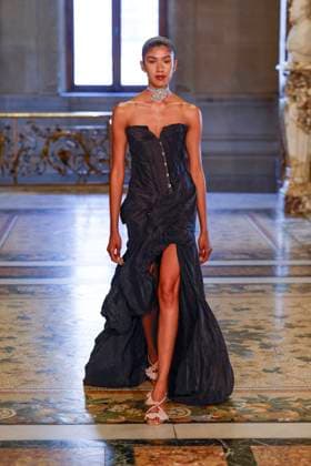 Peet Dullaert Fashion Show Haute Couture Fall Winter 2025 2026 Collection during Paris Fashion Week July 10th, 2025 Peet Dullaert Fashion Show Haute Couture Fall Winter 2025 2026 Collection , during Paris Fashion Week July 10th, 2025 Paris France  Copyright: xAgencex xBestimagexAgencex xBestimagex
