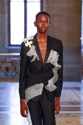 Peet Dullaert Fashion Show Haute Couture Fall Winter 2025 2026 Collection during Paris Fashion Week July 10th, 2025 Peet Dullaert Fashion Show Haute Couture Fall Winter 2025 2026 Collection , during Paris Fashion Week July 10th, 2025 Paris France  Copyright: xAgencex xBestimagexAgencex xBestimagex