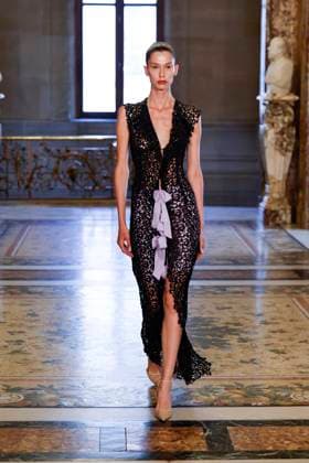 Peet Dullaert Fashion Show Haute Couture Fall Winter 2025 2026 Collection during Paris Fashion Week July 10th, 2025 Peet Dullaert Fashion Show Haute Couture Fall Winter 2025 2026 Collection , during Paris Fashion Week July 10th, 2025 Paris France  Copyright: xAgencex xBestimagexAgencex xBestimagex