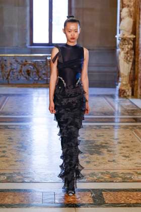 Peet Dullaert Fashion Show Haute Couture Fall Winter 2025 2026 Collection during Paris Fashion Week July 10th, 2025 Peet Dullaert Fashion Show Haute Couture Fall Winter 2025 2026 Collection , during Paris Fashion Week July 10th, 2025 Paris France  Copyright: xAgencex xBestimagexAgencex xBestimagex
