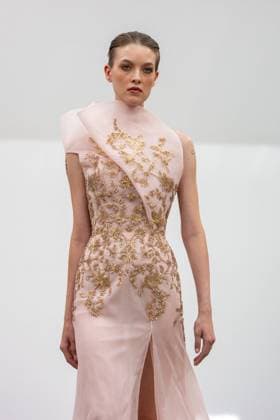 PFW - Rami Al Ali Runway A model walks the runway at the Rami Al Ali Haute Couture Fall Winter 2025-2026 show, as part of Paris Fashion Week in Paris, France on July 10, 2025. Rami Al Ali is the first Syrian fashion designer to present a collection ‘officially’ at the Paris Haute Couture week. Photo by Ammar Abd Rabbo ABACAPRESS.COM Paris France  Copyright: xAbdxRabboxAmmar ABACAx