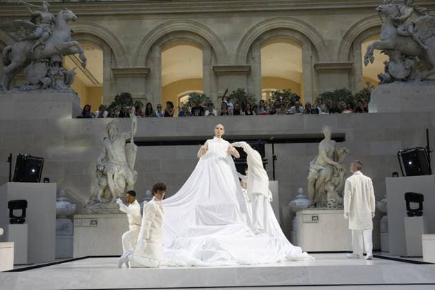 Semi Exclusive Jordan Roth La Nuit de la Mode Fashion Week at the Louvre, Paris on 10 July 2025 Marc Ausset Lacroix Bestimage La Nuit de la Mode Fashion Week at the Louvre, Paris on 10 July 2025 Paris France  Copyright: xMarcxAussetxLacroixx xBestimagexMarcxAussetxLacroixx xBestimagex