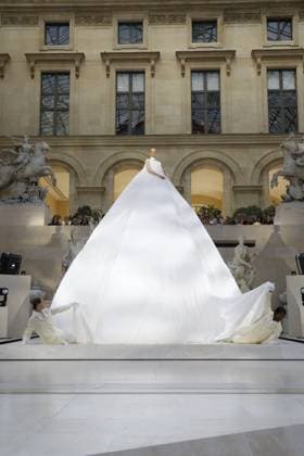 Semi Exclusive Jordan Roth La Nuit de la Mode Fashion Week at the Louvre, Paris on 10 July 2025 Marc Ausset Lacroix Bestimage La Nuit de la Mode Fashion Week at the Louvre, Paris on 10 July 2025 Paris France  Copyright: xMarcxAussetxLacroixx xBestimagexMarcxAussetxLacroixx xBestimagex