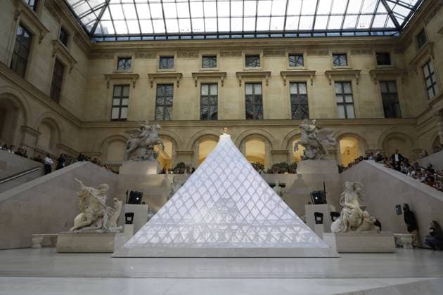 Semi Exclusive Jordan Roth La Nuit de la Mode Fashion Week at the Louvre, Paris on 10 July 2025 Marc Ausset Lacroix Bestimage La Nuit de la Mode Fashion Week at the Louvre, Paris on 10 July 2025 Paris France  Copyright: xMarcxAussetxLacroixx xBestimagexMarcxAussetxLacroixx xBestimagex