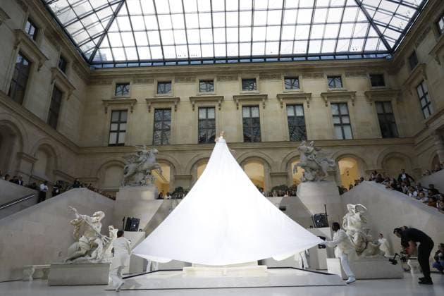 Semi Exclusive Jordan Roth La Nuit de la Mode Fashion Week at the Louvre, Paris on 10 July 2025 Marc Ausset Lacroix Bestimage La Nuit de la Mode Fashion Week at the Louvre, Paris on 10 July 2025 Paris France  Copyright: xMarcxAussetxLacroixx xBestimagexMarcxAussetxLacroixx xBestimagex