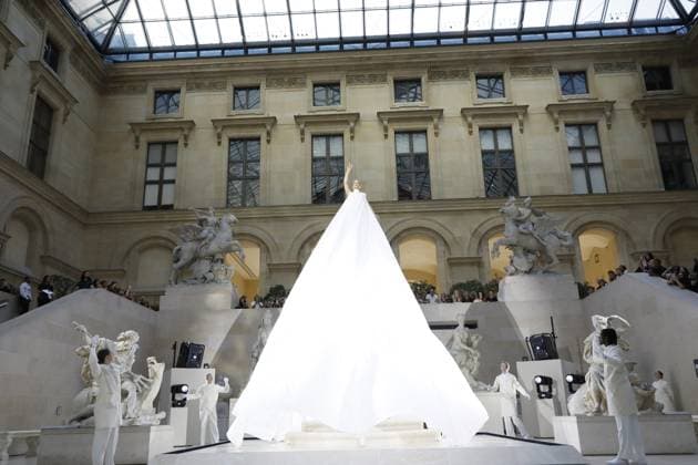 Semi Exclusive Jordan Roth La Nuit de la Mode Fashion Week at the Louvre, Paris on 10 July 2025 Marc Ausset Lacroix Bestimage La Nuit de la Mode Fashion Week at the Louvre, Paris on 10 July 2025 Paris France  Copyright: xMarcxAussetxLacroixx xBestimagexMarcxAussetxLacroixx xBestimagex