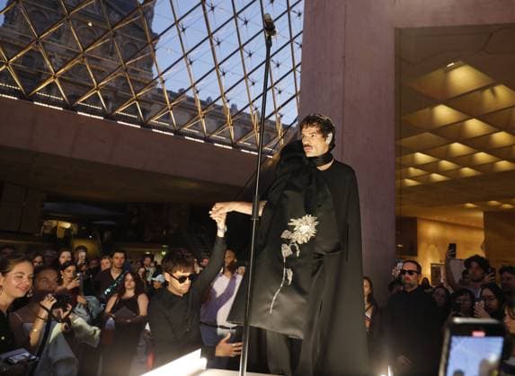 Semi Exclusive Lucky Love La Nuit de la Mode Fashion Week at the Louvre, Paris on 10 July 2025 Marc Ausset Lacroix Bestimage La Nuit de la Mode Fashion Week at the Louvre, Paris on 10 July 2025 Paris France  Copyright: xMarcxAussetxLacroixx xBestimagexMarcxAussetxLacroixx xBestimagex