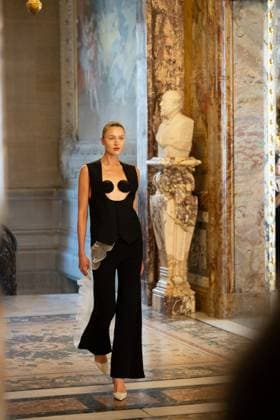 Peet Dullaert Fashion Show Haute Couture Fall Winter 2025 2026 Collection during Paris Fashion Week on july 10th 2025 Jonathan Jacob Bestimage Peet Dullaert Fashion Show Haute Couture Fall Winter 2025 2026 Collection , during Paris Fashion Week on july 10th 2025 Paris France  Copyright: xJonathanxJacobx xBestimagexJonathanxJacobx xBestimagex