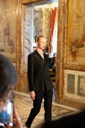 Peet Dullaert Fashion Show Haute Couture Fall Winter 2025 2026 Collection during Paris Fashion Week on july 10th 2025 Jonathan Jacob Bestimage Peet Dullaert Fashion Show Haute Couture Fall Winter 2025 2026 Collection , during Paris Fashion Week on july 10th 2025 Paris France  Copyright: xJonathanxJacobx xBestimagexJonathanxJacobx xBestimagex