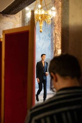 Peet Dullaert Fashion Show Haute Couture Fall Winter 2025 2026 Collection during Paris Fashion Week on july 10th 2025 Jonathan Jacob Bestimage Peet Dullaert Fashion Show Haute Couture Fall Winter 2025 2026 Collection , during Paris Fashion Week on july 10th 2025 Paris France  Copyright: xJonathanxJacobx xBestimagexJonathanxJacobx xBestimagex