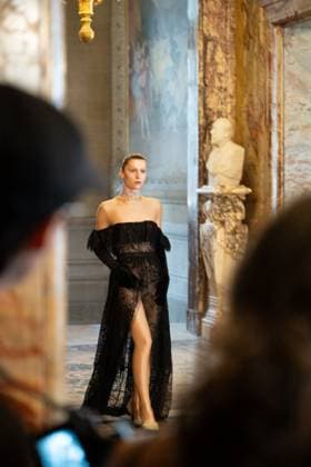 Peet Dullaert Fashion Show Haute Couture Fall Winter 2025 2026 Collection during Paris Fashion Week on july 10th 2025 Jonathan Jacob Bestimage Peet Dullaert Fashion Show Haute Couture Fall Winter 2025 2026 Collection , during Paris Fashion Week on july 10th 2025 Paris France  Copyright: xJonathanxJacobx xBestimagexJonathanxJacobx xBestimagex