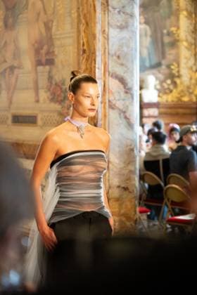 Peet Dullaert Fashion Show Haute Couture Fall Winter 2025 2026 Collection during Paris Fashion Week on july 10th 2025 Jonathan Jacob Bestimage Peet Dullaert Fashion Show Haute Couture Fall Winter 2025 2026 Collection , during Paris Fashion Week on july 10th 2025 Paris France  Copyright: xJonathanxJacobx xBestimagexJonathanxJacobx xBestimagex