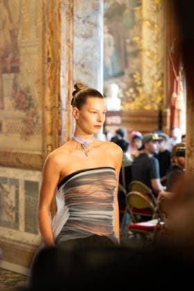 Peet Dullaert Fashion Show Haute Couture Fall Winter 2025 2026 Collection during Paris Fashion Week on july 10th 2025 Jonathan Jacob Bestimage Peet Dullaert Fashion Show Haute Couture Fall Winter 2025 2026 Collection , during Paris Fashion Week on july 10th 2025 Paris France  Copyright: xJonathanxJacobx xBestimagexJonathanxJacobx xBestimagex