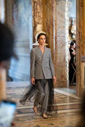 Peet Dullaert Fashion Show Haute Couture Fall Winter 2025 2026 Collection during Paris Fashion Week on july 10th 2025 Jonathan Jacob Bestimage Peet Dullaert Fashion Show Haute Couture Fall Winter 2025 2026 Collection , during Paris Fashion Week on july 10th 2025 Paris France  Copyright: xJonathanxJacobx xBestimagexJonathanxJacobx xBestimagex