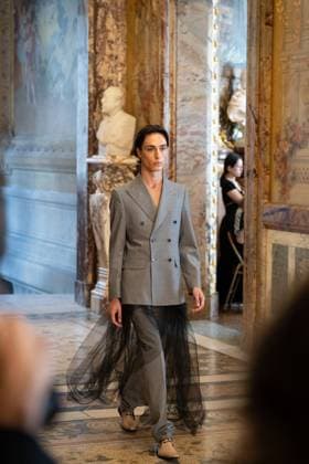 Peet Dullaert Fashion Show Haute Couture Fall Winter 2025 2026 Collection during Paris Fashion Week on july 10th 2025 Jonathan Jacob Bestimage Peet Dullaert Fashion Show Haute Couture Fall Winter 2025 2026 Collection , during Paris Fashion Week on july 10th 2025 Paris France  Copyright: xJonathanxJacobx xBestimagexJonathanxJacobx xBestimagex