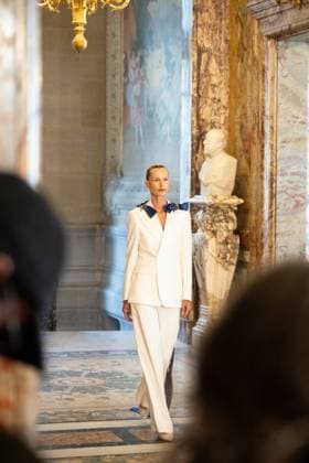 Peet Dullaert Fashion Show Haute Couture Fall Winter 2025 2026 Collection during Paris Fashion Week on july 10th 2025 Jonathan Jacob Bestimage Peet Dullaert Fashion Show Haute Couture Fall Winter 2025 2026 Collection , during Paris Fashion Week on july 10th 2025 Paris France  Copyright: xJonathanxJacobx xBestimagexJonathanxJacobx xBestimagex