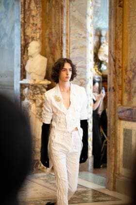 Peet Dullaert Fashion Show Haute Couture Fall Winter 2025 2026 Collection during Paris Fashion Week on july 10th 2025 Jonathan Jacob Bestimage Peet Dullaert Fashion Show Haute Couture Fall Winter 2025 2026 Collection , during Paris Fashion Week on july 10th 2025 Paris France  Copyright: xJonathanxJacobx xBestimagexJonathanxJacobx xBestimagex