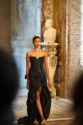 Peet Dullaert Fashion Show Haute Couture Fall Winter 2025 2026 Collection during Paris Fashion Week on july 10th 2025 Jonathan Jacob Bestimage Peet Dullaert Fashion Show Haute Couture Fall Winter 2025 2026 Collection , during Paris Fashion Week on july 10th 2025 Paris France  Copyright: xJonathanxJacobx xBestimagexJonathanxJacobx xBestimagex