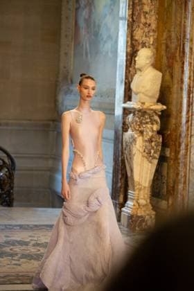 Peet Dullaert Fashion Show Haute Couture Fall Winter 2025 2026 Collection during Paris Fashion Week on july 10th 2025 Jonathan Jacob Bestimage Peet Dullaert Fashion Show Haute Couture Fall Winter 2025 2026 Collection , during Paris Fashion Week on july 10th 2025 Paris France  Copyright: xJonathanxJacobx xBestimagexJonathanxJacobx xBestimagex