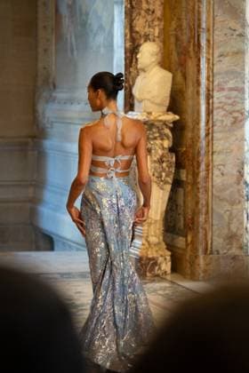 Peet Dullaert Fashion Show Haute Couture Fall Winter 2025 2026 Collection during Paris Fashion Week on july 10th 2025 Jonathan Jacob Bestimage Peet Dullaert Fashion Show Haute Couture Fall Winter 2025 2026 Collection , during Paris Fashion Week on july 10th 2025 Paris France  Copyright: xJonathanxJacobx xBestimagexJonathanxJacobx xBestimagex