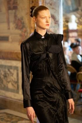 Peet Dullaert Fashion Show Haute Couture Fall Winter 2025 2026 Collection during Paris Fashion Week on july 10th 2025 Jonathan Jacob Bestimage Peet Dullaert Fashion Show Haute Couture Fall Winter 2025 2026 Collection , during Paris Fashion Week on july 10th 2025 Paris France  Copyright: xJonathanxJacobx xBestimagexJonathanxJacobx xBestimagex