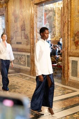 Peet Dullaert Fashion Show Haute Couture Fall Winter 2025 2026 Collection during Paris Fashion Week on july 10th 2025 Jonathan Jacob Bestimage Peet Dullaert Fashion Show Haute Couture Fall Winter 2025 2026 Collection , during Paris Fashion Week on july 10th 2025 Paris France  Copyright: xJonathanxJacobx xBestimagexJonathanxJacobx xBestimagex