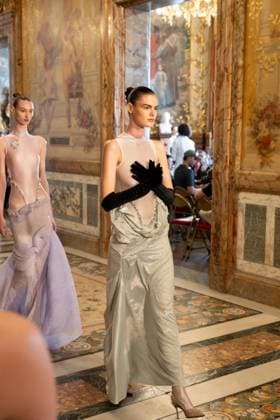 Peet Dullaert Fashion Show Haute Couture Fall Winter 2025 2026 Collection during Paris Fashion Week on july 10th 2025 Jonathan Jacob Bestimage Peet Dullaert Fashion Show Haute Couture Fall Winter 2025 2026 Collection , during Paris Fashion Week on july 10th 2025 Paris France  Copyright: xJonathanxJacobx xBestimagexJonathanxJacobx xBestimagex
