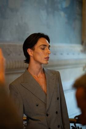 Peet Dullaert Fashion Show Haute Couture Fall Winter 2025 2026 Collection during Paris Fashion Week on july 10th 2025 Jonathan Jacob Bestimage Peet Dullaert Fashion Show Haute Couture Fall Winter 2025 2026 Collection , during Paris Fashion Week on july 10th 2025 Paris France  Copyright: xJonathanxJacobx xBestimagexJonathanxJacobx xBestimagex