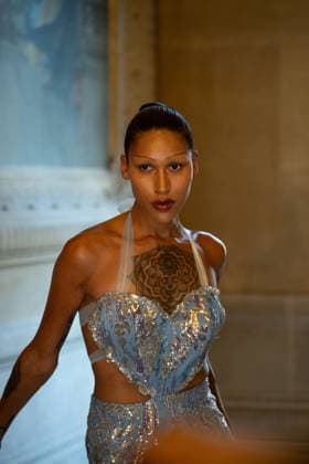 Peet Dullaert Fashion Show Haute Couture Fall Winter 2025 2026 Collection during Paris Fashion Week on july 10th 2025 Jonathan Jacob Bestimage Peet Dullaert Fashion Show Haute Couture Fall Winter 2025 2026 Collection , during Paris Fashion Week on july 10th 2025 Paris France  Copyright: xJonathanxJacobx xBestimagexJonathanxJacobx xBestimagex