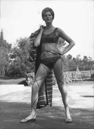 Schönheit Schönheitswettbewerbe Kleidung Kosmetik Mode Frisuren Modellieren 1. Januar 1970 Maxi und Bikini ¦ präsentiert von Brugnoli auf der Fashion in Rome Week Exhibition. *** Beauty Beauty contests Clothing Cosmetics Fashion Hairstyles modelling 1 January 1970 Maxi and Bikini ¦ presents from Brugnoli at the Fashion in Rome Week Exhibition  Copyright: xUnitedxArchivesx xkpaxKeystonex 19700101_mda_k09_903