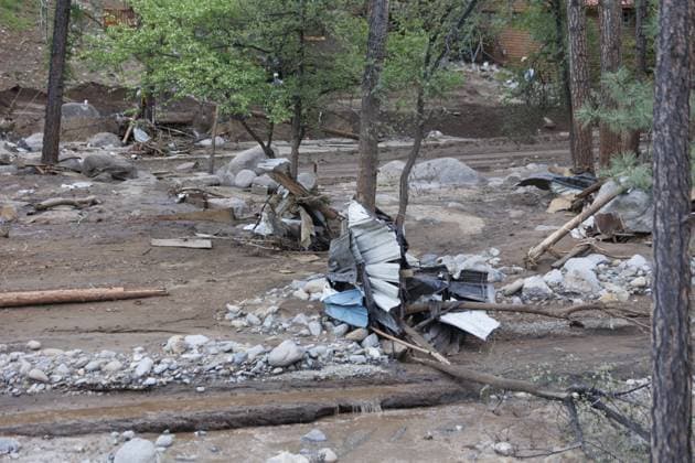 News Bilder des Tages Flash flooding in New Mexico kills 3 RUIDOSO, NEW MEXICO, USA - JULY 11: A view of the destruction in the wake of a flash flood that descended upon the New Mexico mountain community of Ruidoso, New Mexico, United States on July 11, 2025. Torrential rainfall in southern New Mexico caused severe flash flooding on Tuesday, leaving at least three people dead and leading to dozens of emergency rescues, according to US local media. Jorge Salgado Anadolu New Mexico United States. Editorial use only. Please get in touch for any other usage.  Copyright: x2025xAnadoluxJorgexSalgadox