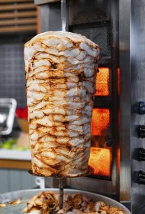 IMAGO Creative, Food, Fast Food, Döner Saftiges Fleisch wird am Schawarma Spieß gebraten Juicy meat is fried on a shawarma spit Copyright: imageBROKER DMITRIxMARUTA ibxiqx13918959.jpg