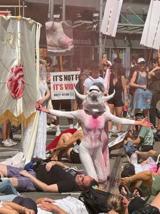 Animals Rights March In Toronto, Canada Participants gather in large numbers at Yonge and Dundas intersection during the Toronto Animal Rights March in Toronto, Canada, on July 12, 2025. The annual march aims to raise awareness about animal cruelty and promote a more compassionate, vegan lifestyle. Activists march through downtown streets holding signs, chanting slogans, and calling for stronger animal protection laws. Toronto Canada  Copyright: xArrushxChoprax originalFilename: chopra-notitle250712_npIDS.jpg
