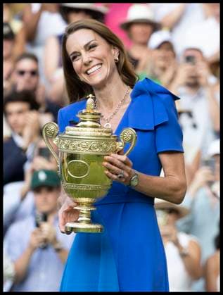 . 13 07 2025. London, United Kingdom. Kate Middleton, The Princess of Wales, presents the Mens Singles Trophy on the last day of the Wimbledon Tennis Championships in London.  xStephenxLockx xi-Imagesx IIM-26103-0217