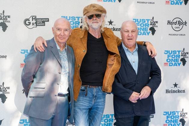 Bilder des Jahres 2025, Entertainment 07 Juli Entertainment Themen der Woche KW28 Arrivals for Just for One Day The Live Aid Musical on the 40th Anniversary of Live Aid in London - 13 Jul 2025 L- R Midge Ure, Bob Geldof and Harvey Goldsmith seen arriving at Just for One Day : The Live Aid Musical. On the 40th anniversary of Live Aid, Just for One Day: The Live Aid Musical held a special gala performance at The Shaftesbury Theatre in London. London United Kingdom Copyright: xBonniexBritainx xSOPAxImagesx DUD09686