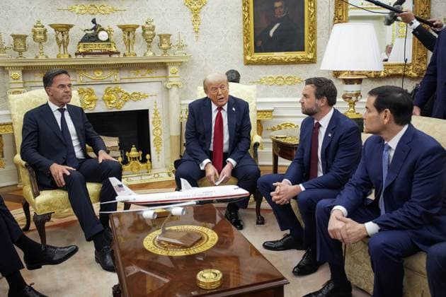 US President Donald Trump meets with NATO Secretary General Mark Rutte - Washington US President Donald Trump meets with NATO Secretary General Mark Rutte, Vice President JD Vance and United States Secretary of State Marco Rubio in the Oval Office of the White House in Washington on July 14, 2025. Photo by Yuri Gripas ABACAPRESS.COM Washington DC United States  Copyright: xPool ABACAx