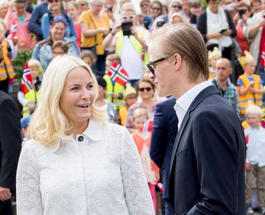 La princesse Mette-Marit, son fils Marius Borg Hoiby - La famille royale de Norvège lors du jubilé de 25 ans de règne du roi Harald de Norvège à Trondheim, le 23 juin 2016. King Harald celebrates his 25 year jubilee as King of Norway and today is the 25th anniversary of the king being blessed in Nidaros Cathedral in 1991, in Trodheim on June 23, 2016. Attending from the royal family are King Harald and Queen Sonja, Crown Prince Haakon, Crown Princess Mette-Marit, Princess Ingrid Alexandra, Prince Sverre Magnus and Mr Marius Borg Høiby, Princess Martha Louise with daughters Maud Angelica, Leah Isadora and Emma Tallulah and Princess Astrid, Mrs Ferner. Trondheim Norvège *** Princess Mette Marit, her son Marius Borg Hoiby The Royal Family of N  Copyright: xRoyalportraitsxEurope BernardxRubsamenx xBestimagexRoyalportraitsxEurope BernardxRubsamenx xBestimagex