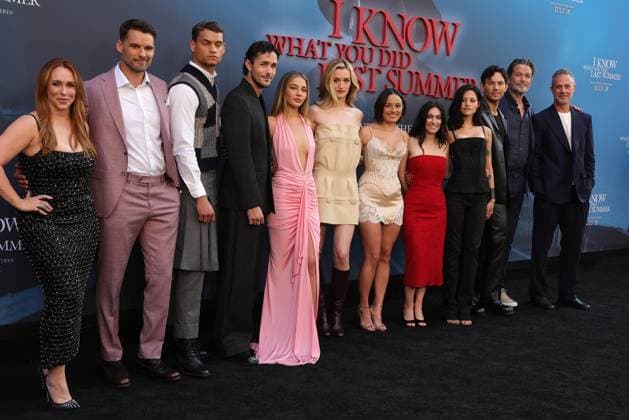 Bilder des Jahres 2025, Entertainment 07 Juli Entertainment Bilder des Tages Los Angeles premiere of Columbia Pictures I Know What You Did Last Summer at The United Theatre on Broadway Featuring: Madelyn Cline, Sam Lansky, Gabriette Bechtel, Jennifer Love Hewitt, Tyriq Withers, Chase Sui Wonders, Jonah Hauer-King, Sarah Pidgeon, Jennifer Kaytin Robinson, Freddie Prinze Jr., Billy Campbell, Austin Nichols Where: Los Angeles, California, United States When: 14 Jul 2025 Credit: Faye s Vision Cover Images EDITORIAL USE ONLY. NOT FOR USE BY NEWSPAPERS BASED IN THE UK. Copyright: xx coverimg54918886