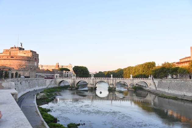 Rome, Italy: Rome, Castel Sant Angelo Dolce & Gabbana Fashion Show Event Parterre, Pictured: Dolce & Gabbana Fashion Show at Ponte Sant Angelo Rome Italy  - ZUMAp169 20250715_zea_p169_282 Copyright: xVincenzoxLandix