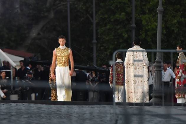 Rome, Italy: Rome, Castel Sant Angelo Dolce & Gabbana Fashion Show Event Parterre, Pictured: Dolce & Gabbana Fashion Show at Ponte Sant Angelo Rome Italy  - ZUMAp169 20250715_zea_p169_297 Copyright: xVincenzoxLandix