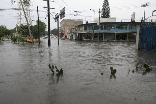 View of the flooded Ignacio Zaragoza road in the Iztapalapa borough, after the storm that affected the east of the city due to heavy rains, leaving traffic disruptions for several hours. on July 15, 2025 in Mexico City, Mexico. Mexico City Mexico - ZUMAe321 20250715_zia_e321_056 Copyright: xIanxRoblesx